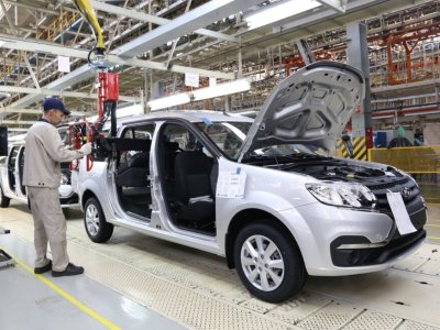 «Как нам платят — так и собираем»: сколько получают работники «АвтоВАЗа» и что стоит за этими цифрами