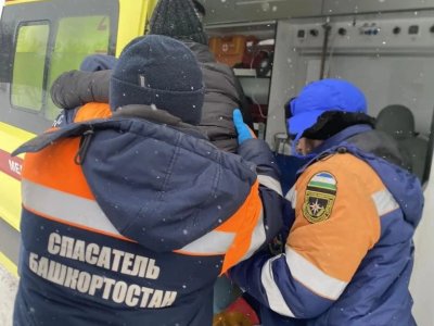 В Уфе спасатели помогли лыжнице после падения со склона